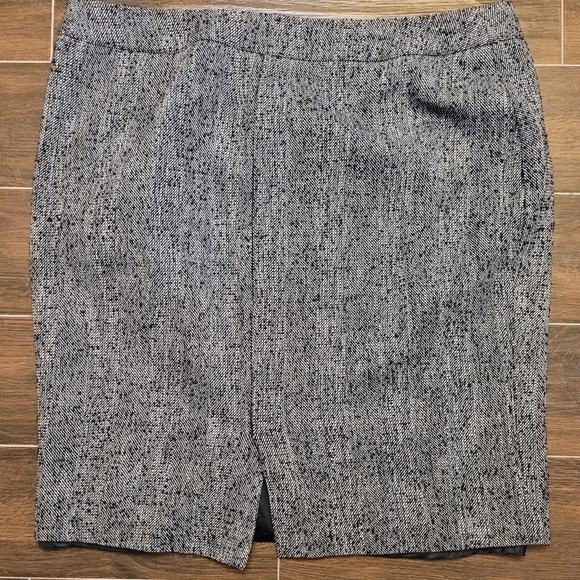 Wool skirt ✏️‎ - Picture 2 of 2